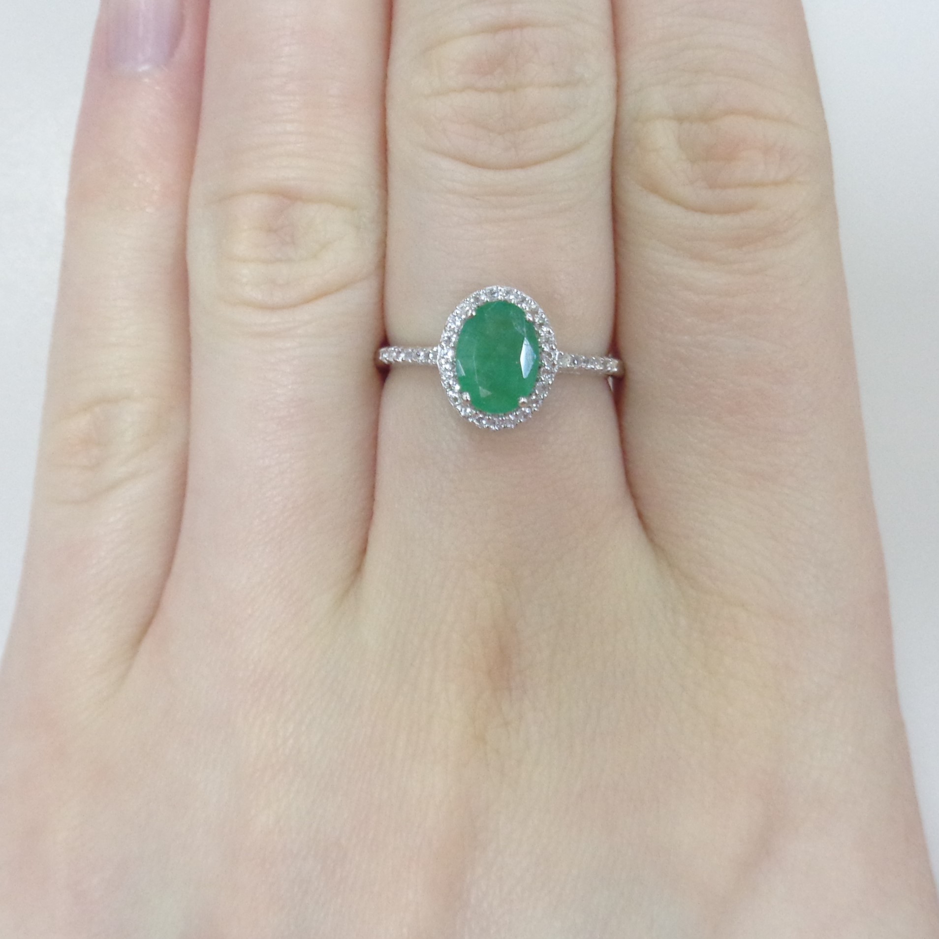 Серебряное кольцо с изумрудом